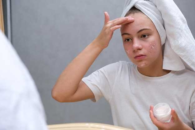 Регулярная очистка и увлажнение кожи лица для предотвращения образования прыщей и рубцов